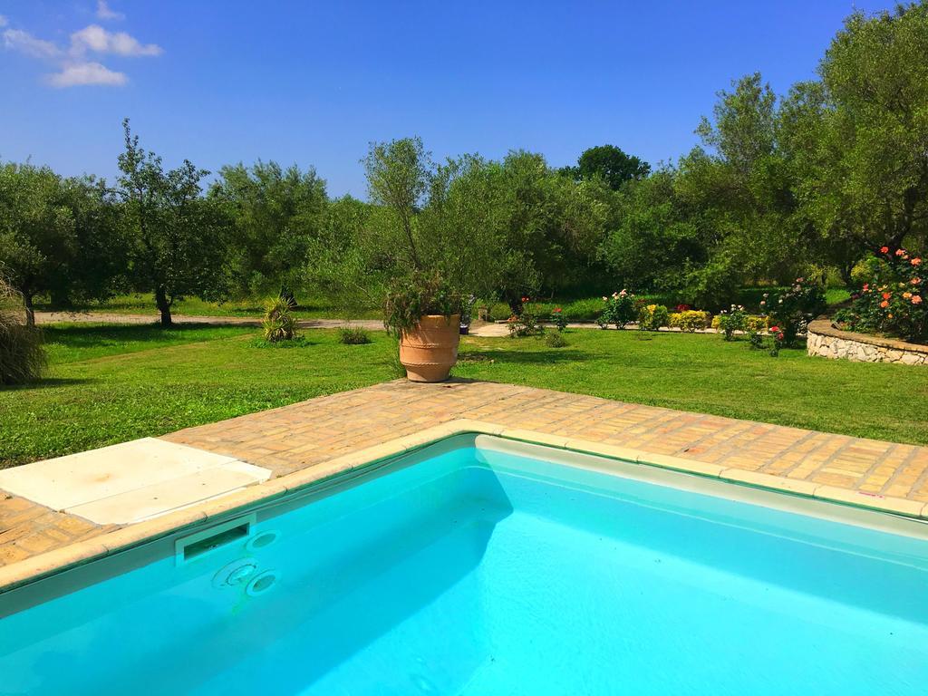 Villa Kleopatra Poulades Екстер'єр фото